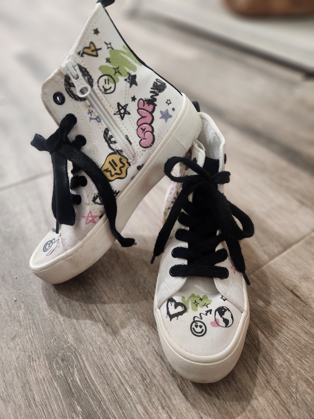 Art Class Girls Graffiti Doodle High Top Sneakers Canvas Size 2 Black White Pink
